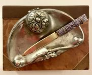PENNSTÄLL I TENN- 100 ÅR GAMMALT I JUGENDSTIL.