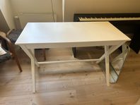 vitt skrivbord från Mio 