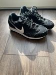 Nike Venture Runner