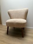 bouclé fåtölj + marmor bord 