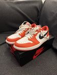 Nike Air Jordan 1 Low OG Orange - Storlek 45