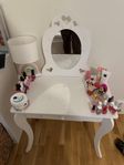 makeup stand 