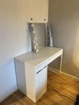 sminkbord + spegel + lampor 