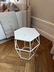 Sidobord i marmor | Bolia