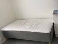 Säng 105 cm BORTSKÄNKES mot upphämtning 