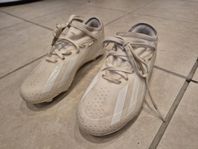 Adidas fotbollskor barn, stl 33