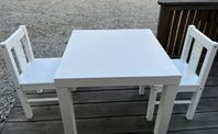 Barnbord med 2 barnstolar