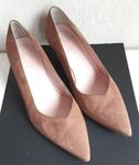 Pumps i mocka från italienska VERO CUOIO Stl 35