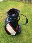 Golfbag och golfvagn 