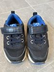 Sneakers barn strl 22