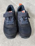 Sneakers barn strl 24