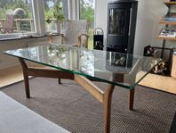 Soffbord i teak och glas