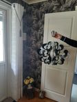 Taklampa svart med glasprismor