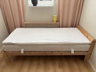 Säng Ikea Neiden 90-säng ink resår/bäddmadrass
