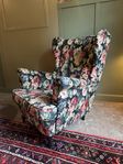 sammets soffa och 2 blommiga fåtöljer 