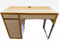 Skrivbord 