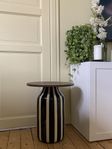 Randigt sidobord/sideboard - massivt mangoträ glaserat jär