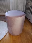 Sittpall med fårskinn 