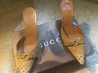 Gucci   60  suede mules   passar storlek      38, 5