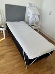 Bed B12