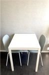 A table and 2 chairs