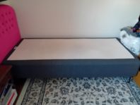Hilding säng 90×200 med ergonomisk bäddmadrass
