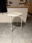 Säng/sidobord från ikea