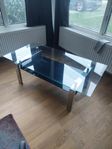Stilrent soffbord i glas