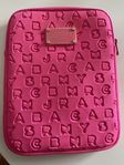 Marc by Marc Jacobs fodral 