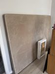 Beige sänggavel i sammet 180cm
