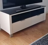 liten tvbänk