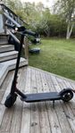 Elscooter Xiaomi PRO med laddare och punkteringsfria däck