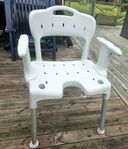 Etac Swift Duschstol/pall med avtagsbar Armstöd / ryggstöd
