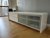 TV-bänk i fint skick 