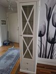 Vitrinskåp med spegel