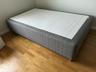 Säng 1,20 m i mkt fint skick med bäddmadrass IKEA 