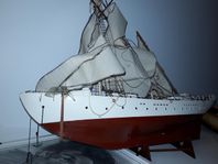 MODELLSKEPP, trä, 1900-tal. Liknande “HMS Gladan (S01)”