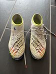 Adidas fotbollsskor predator. Stlk 37 1/3