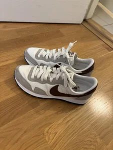 Nike air dam sneakers strl 39 sommny