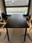 Svart matbord