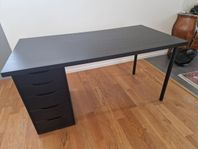 Skrivbord svart