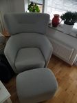 fåtölj med fotpall