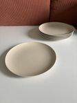 Beige mattallrikar 