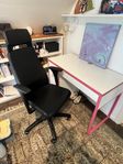 skrivbord och stol