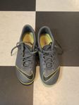 Fotbollsskor Nike Mercurial 38,5