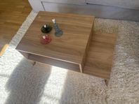 Soffbord i ljust lackerat trä