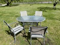 Utebord med glas skiva, 4 stolar