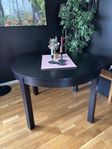 Utdragbart runt matbord köksbord, Ikeas ”Bjursta”