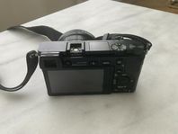 Sony A6000 Systemkamera + 16-50mm PZ-objektiv (svart)