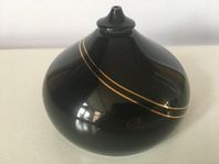 Olje/fotogenlampa - Börke Design Norge - svart m gulddetalj